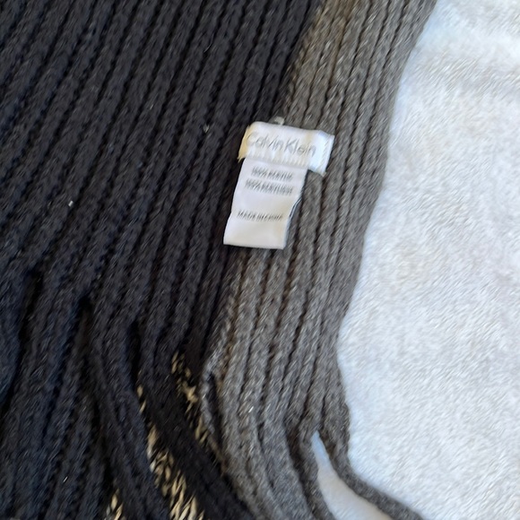 Calvin Klein Gray and Black stripped Knit scarf - Picture 2 of 2